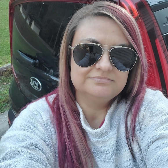 Meet your Posher, Lyndsai - Picture 1 of 1